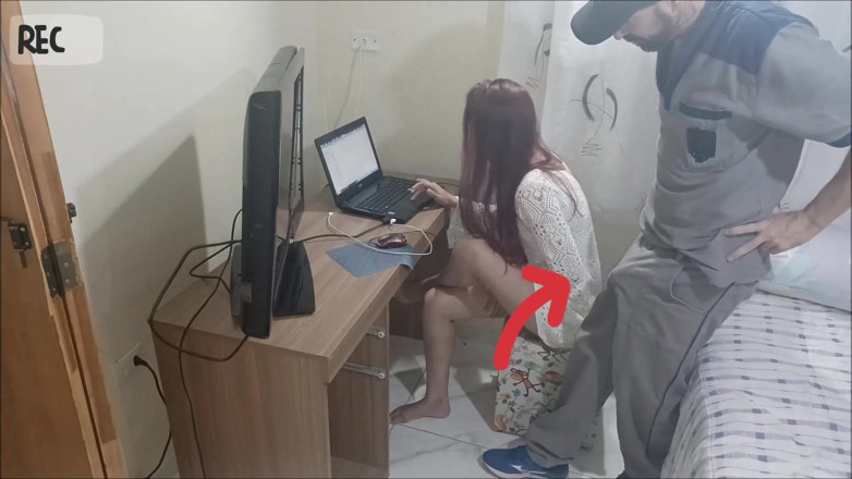ksalnovinhos: 집에서 혼자 정비사에게 따먹히는 주부!