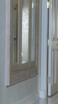 Manželka v domácnosti přišpendlená na zeď kvůli drsným šukáním zezadu