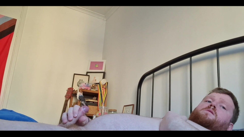 Touchstone: Antrenmandan sonra terli esneme ve mastürbasyon seansı, sonunda boşalma