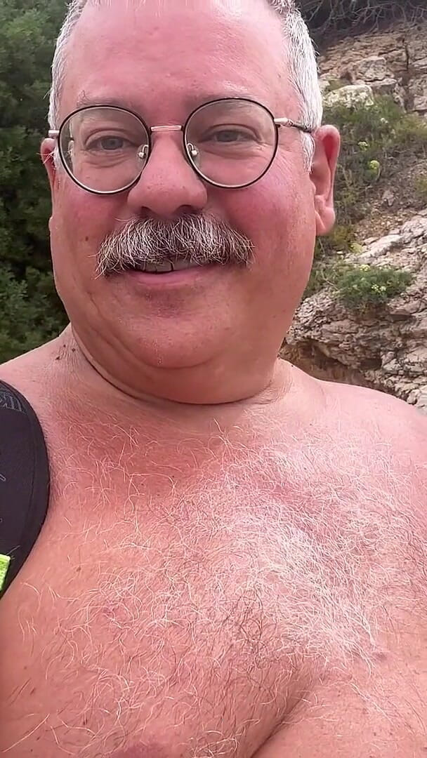 Hand-Free-Daddy-Chub: นักกอล์ฟท้องใหญ่เกษียณชายแก่สุดหล่อ