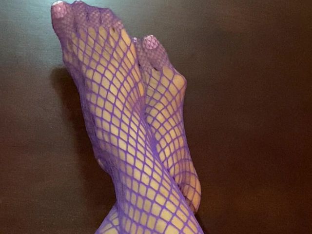 Really Sexy Legs with Tiny Feet with Long Toes in Purple Fishnet Stocking (Melove-Feet)