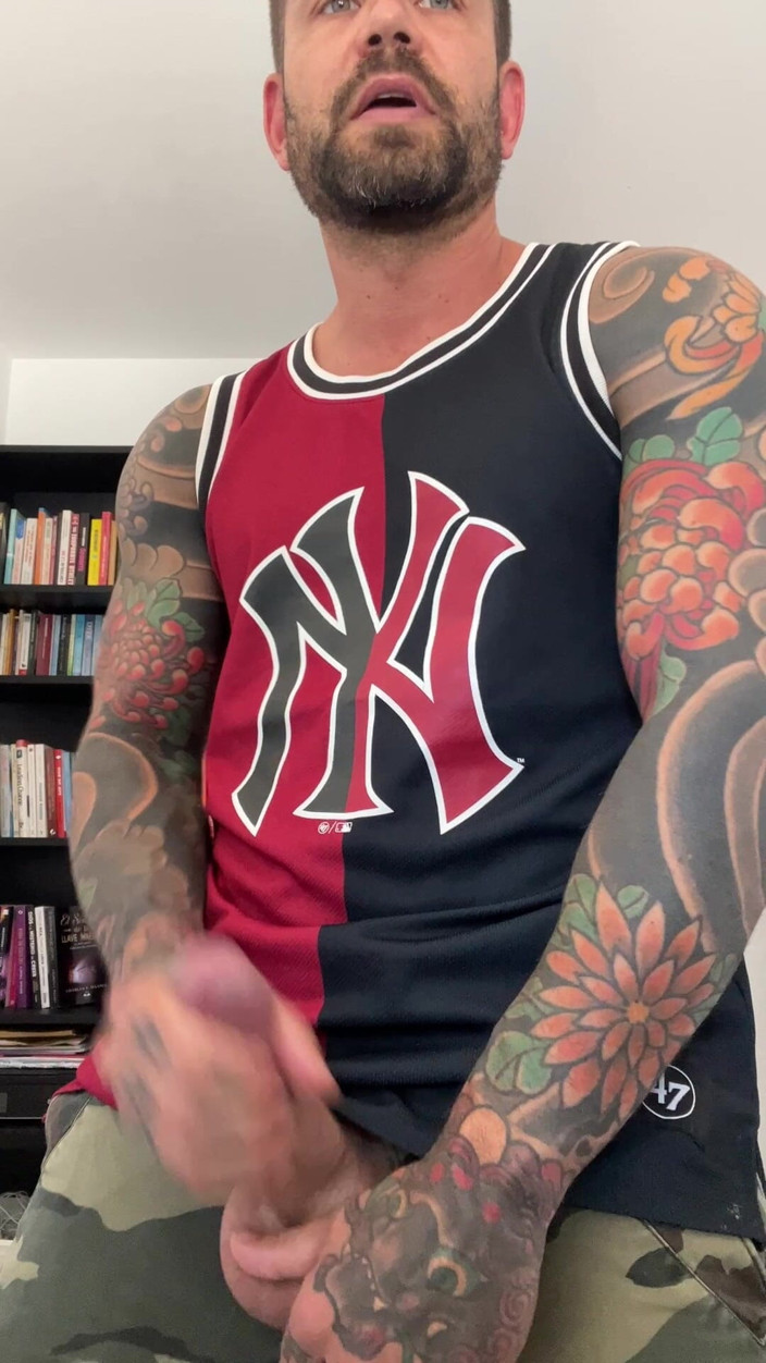 Juan Lucho Gay: Jerami chulazo tatu dengan pakaian