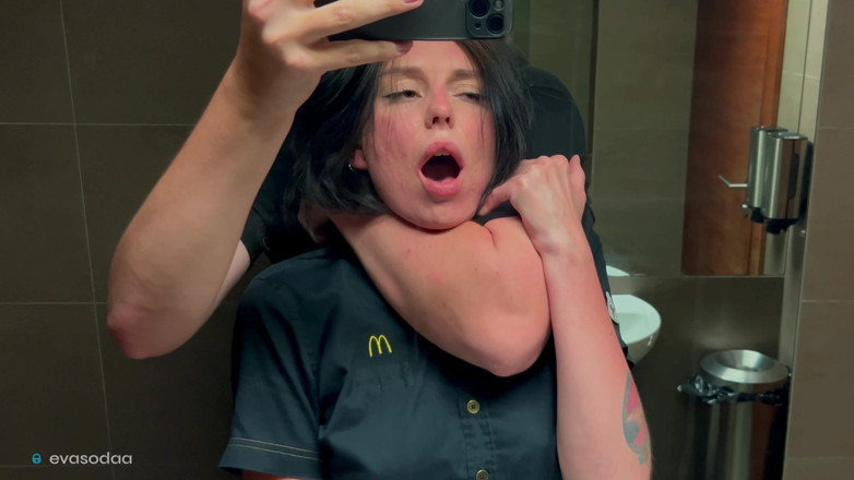 Eva Soda: Sexo arriscado em um banheiro, fodi uma funcionária do Mcdonald's...