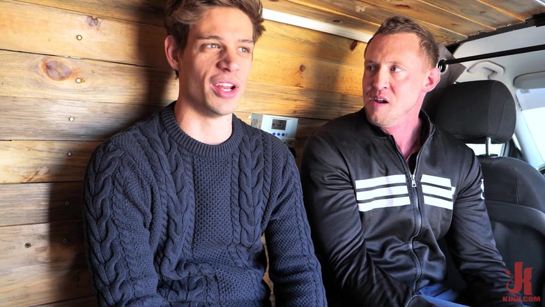 Kinky Bites Gay: Nessuna cavalcata gratuita: Michael Delray trasforma i tavoli di Creeper...