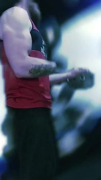 Olahraga di gym