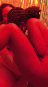 친구에게 흥분해서 욕실에서 그녀의 BBW를 빨았다 [카메라 1]