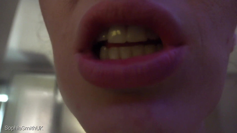 SophiaSmithUK: ASMR a big kiss