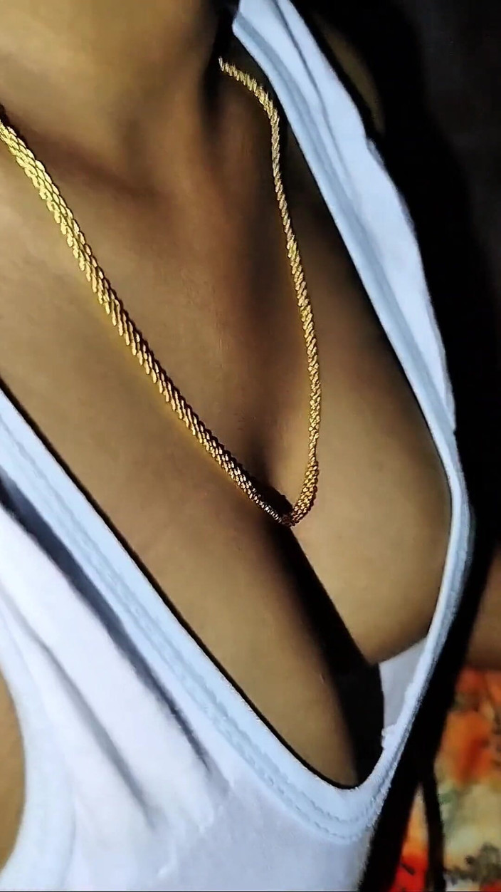 NixLeno: Mon demi-frère touche ma jolie chatte de 19 ans jusqu’à ce...