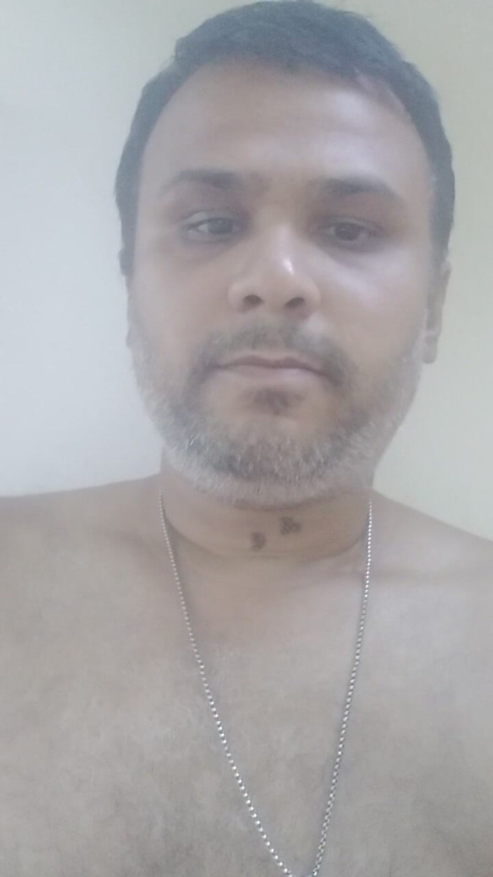 Nani Top: Yalnız adamın yarağı seni daha uzun saatler boyunca sikiyor.