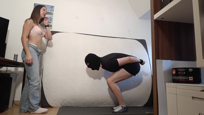 German ballsbusted: 彼女は俺の睾丸をめちゃくちゃにして、俺は無防備だ