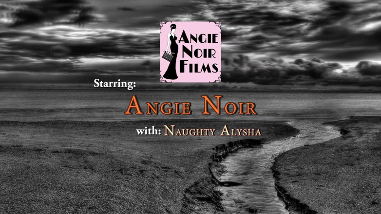 Angie Noir: Gode ceinture énorme pour sa belle-mère Angie Noir et la coquine...