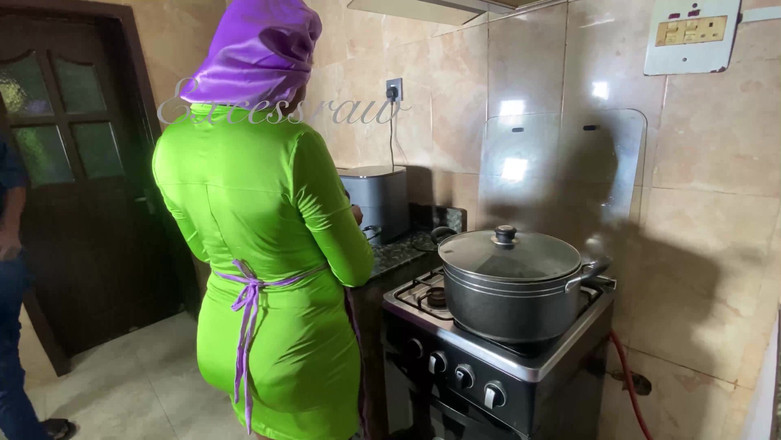 ExcessRaw: 彼は私の濡れたジューシーなオマンコが叫び、やめないでくれと懇願するのを十分に得ることができません