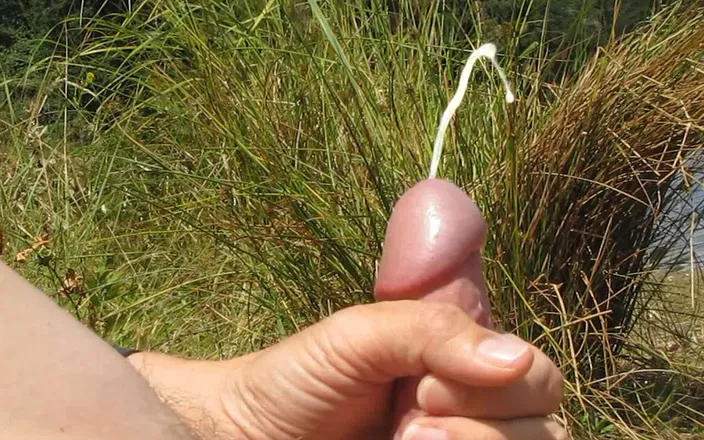 Littleschorschi: Nude Cumshot at Lake North