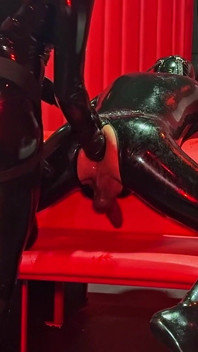 Antrenamentul anal al lui Alex - Alex Latex
