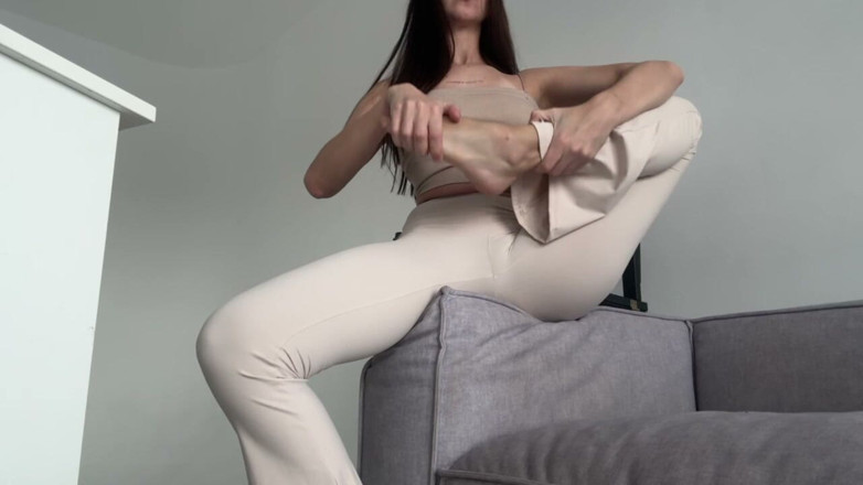 Skinny_lady69: Giantess Women Gymnactic Legs