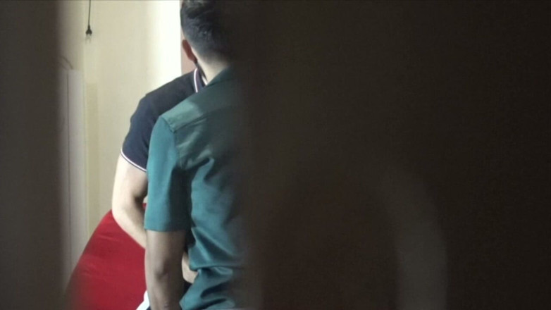 Bareback cum inside studio: Fransız sürtük badboy tarafından prezervatifsiz sikiliyor