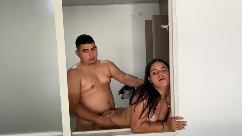Marasex: Saya mengongkek adik tiri jalang saya di tingkap semasa ibu...