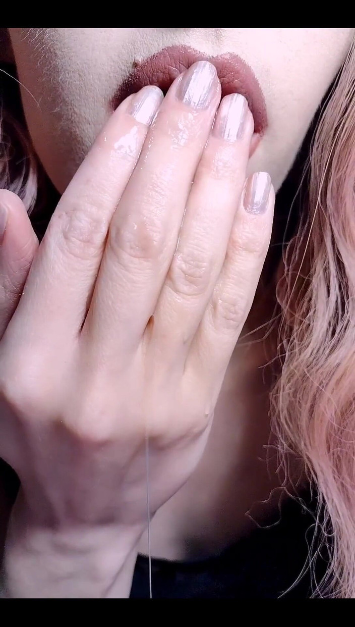 Lilianna20:  Lingua, labbra e saliva