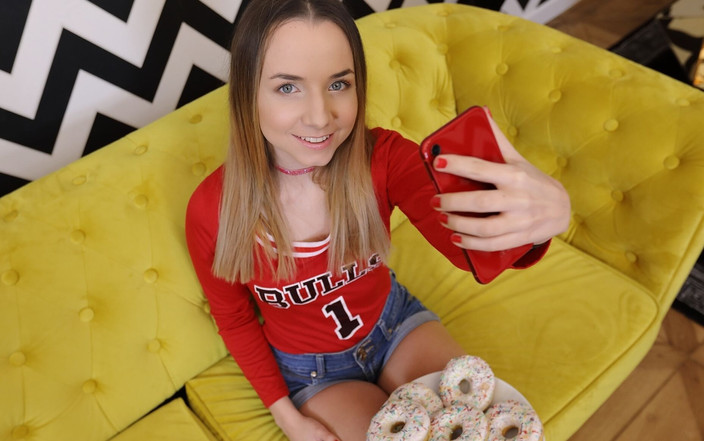 Virtual Taboo: हॉट सौतेली बहन चेक करें