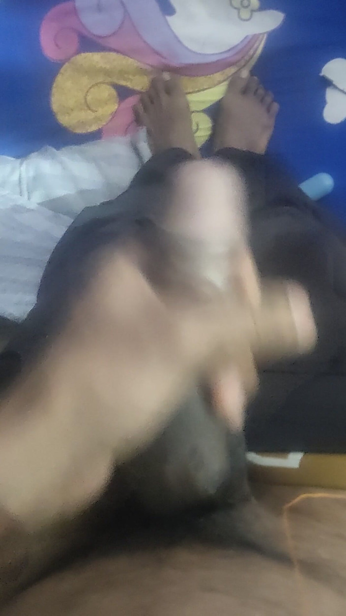 Gigolo Tv: Moja macocha przyłapała mnie na szarpaniu się