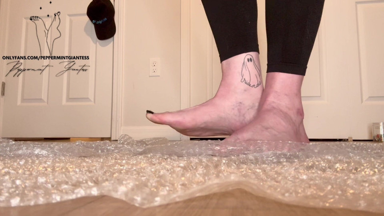 Peppermint Giantess: Dea scoppiante avvolta dalla bolla taglia 16 piedi