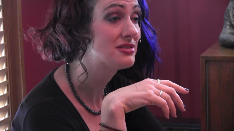 Submissive lesbian games: Geile goth sÃ1/4ÃŸe in leder bekommt BDSM-behandlung von herrin