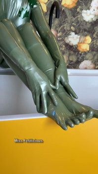 Metallic Fern Latex Looks so Good on Me