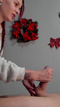 Noël, baise paresseuse avec ma copine ! Pipe sensuelle sur le côté, cowgirl et branlette torride, éjaculation
