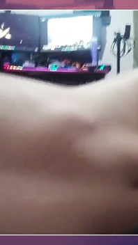 Me fui en efectivo, así que me follé a la criada Femboy como pago