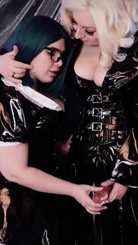 Video Percuma: Kongkek Strap-on lesbian - Arya Grander panas dan awek submisif seksi bengkungnya