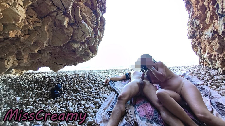 Miss Creamy: Esibisco la mia figa di fronte a un ragazzo nella...