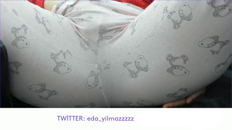 turk_milf_porno: Masturbation im schlafanzug
