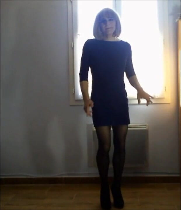 Faustine: Кроссдрессер Faustine сексуальний танець.