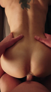Tjock röv MILf öppnar sin perfekta fitta