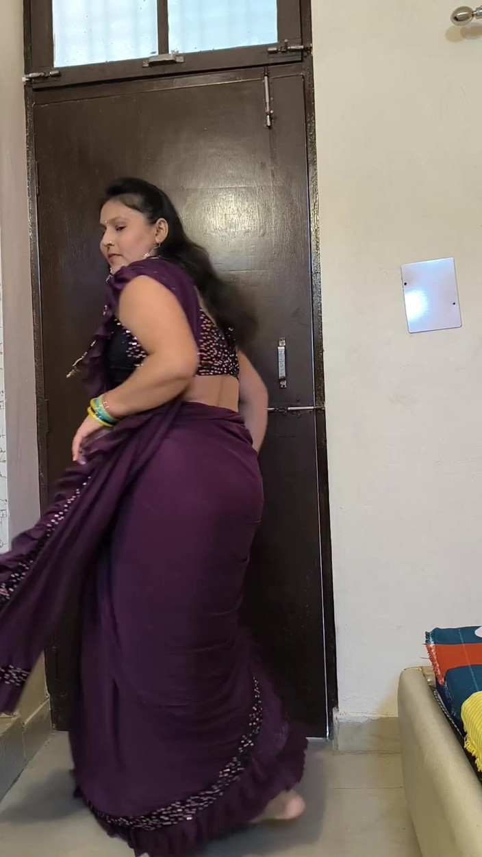 Puja555: Puja, bhabhi desi, danse nue
