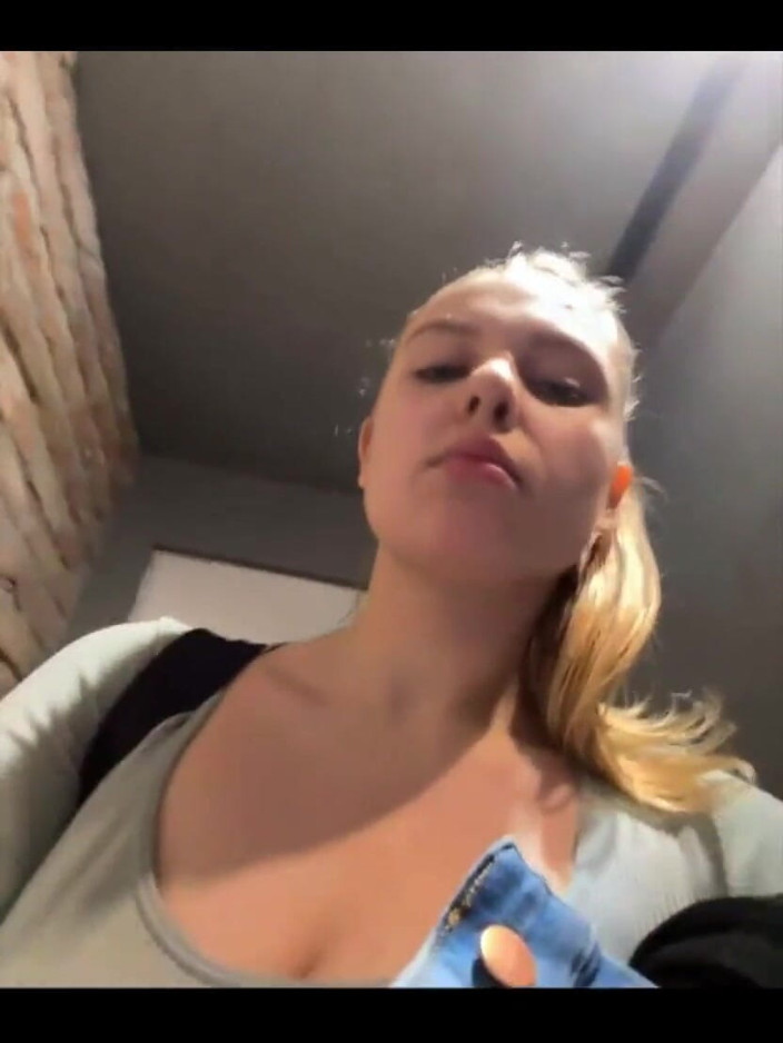 JuiceLussie: Masturbieren im fitnessstudio so hart