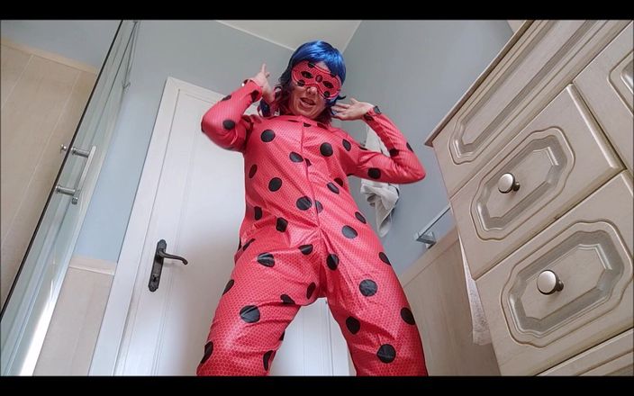 Savannah fetish dream: Ladybug vai surprize você