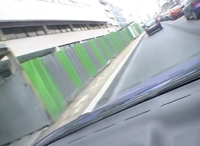 European Classics: Aziatische meid wordt spitroast op de achterbank van de auto
