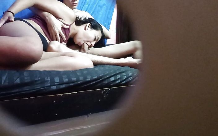 Artemisa: Aku merekam video rekaman ibu tiriku lagi ngentot sama teman...