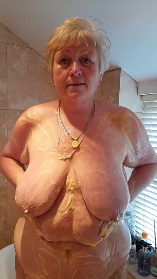 Uk Joolz: Custard boobies