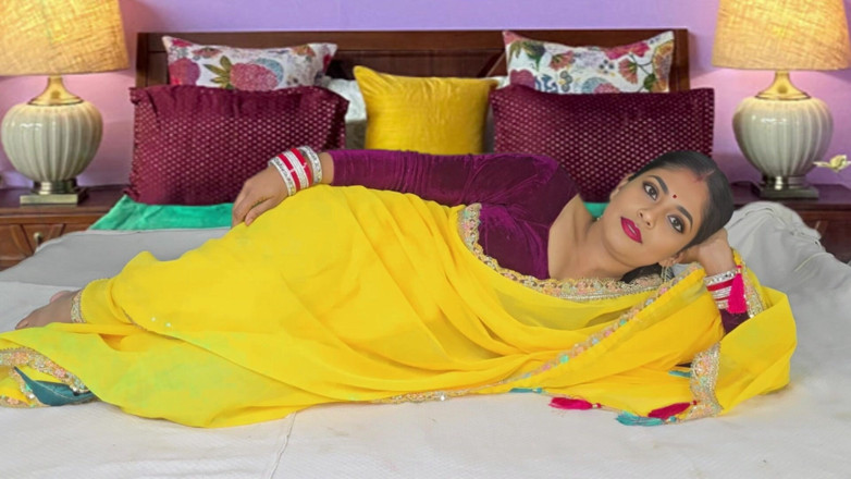 Necola: New Married Bhabhi Yellow Saree Best Viral Video XXX