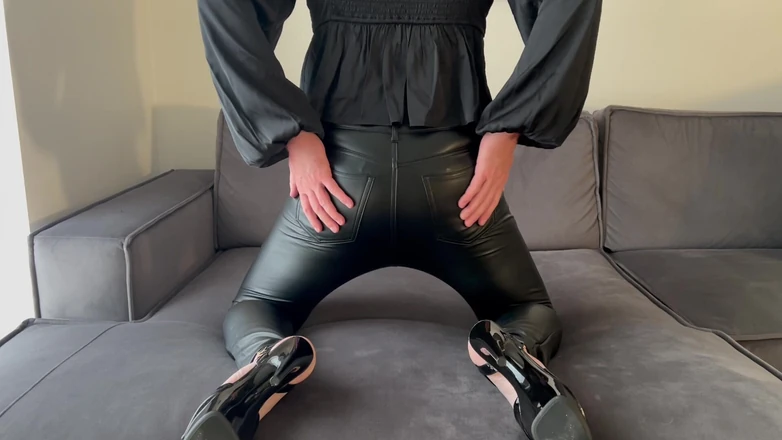 KendraCrossdresser: Twerking in Skinny Leather Pants and 7-inch Heels.