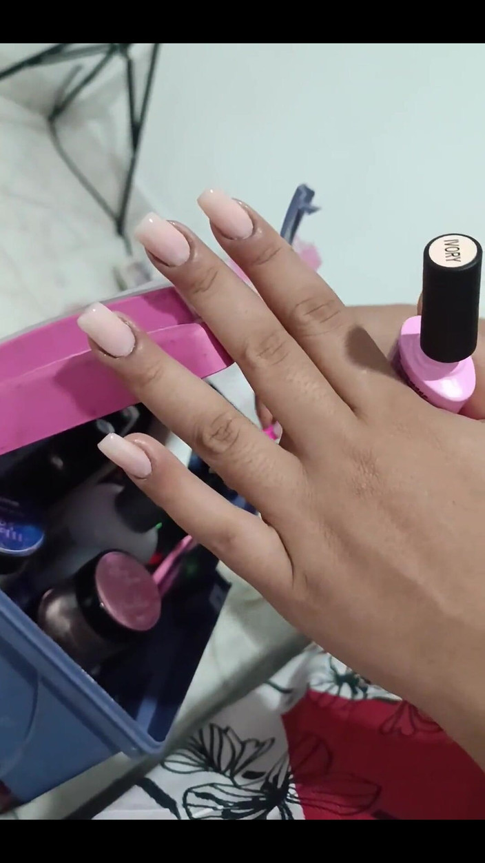 Pikaa6: Je me masturbe pendant que ma femme se tape les...