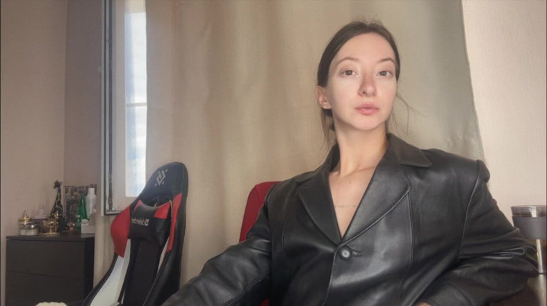 Skinny_lady69: Titta i mina ögon och titta bort.