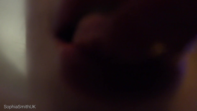 SophiaSmithUK: ASMR a big kiss