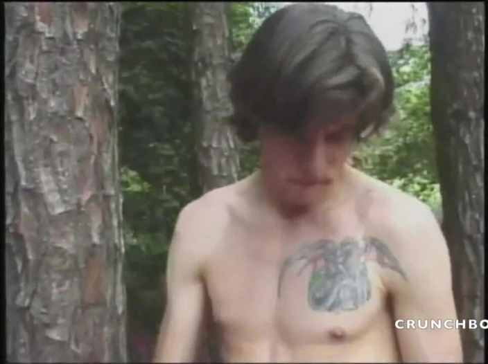 Latino Fucker: Deux jumelles latino baisent dans la forêt d'Exhib