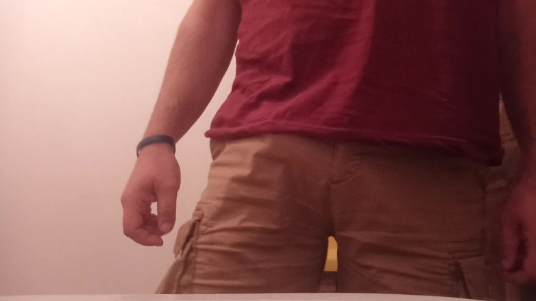 Kinky Guy: Hairy Guy Peeing in Toilet