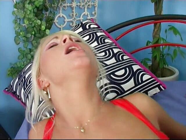 Yummy butts: Obrovská blonďatá holka miluje sex