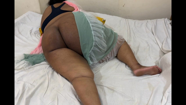 Your Boy's Cum: Indiana milf sexy con un gran culo