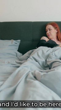 Madrastra Revienta a Su Hijo Masturbándose Con Su Porno En La Cama Compartida - Preñada Tabú Sorpresa!